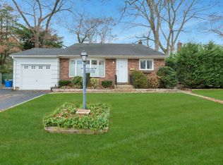 1562 Sycamore Ave, Merrick, NY 11566