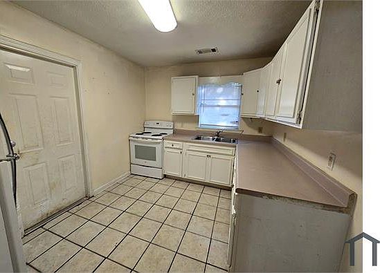 5th image of 222 Empire Rd
