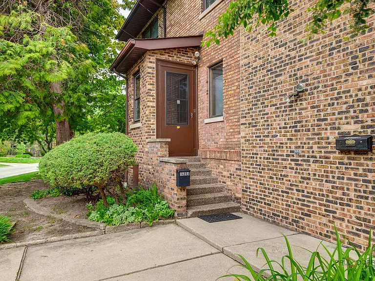 1499 Glencoe Ave — Photo 2
