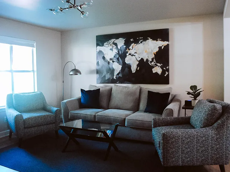 1108 Royal Dr — Photo 2