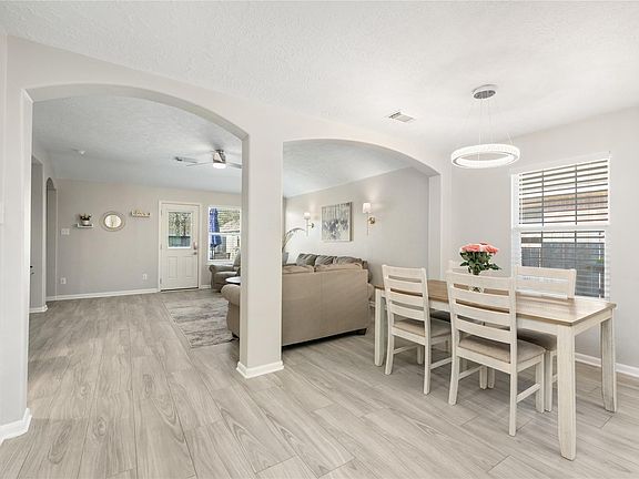 3rd image of 2435 Colonial Springs Ln