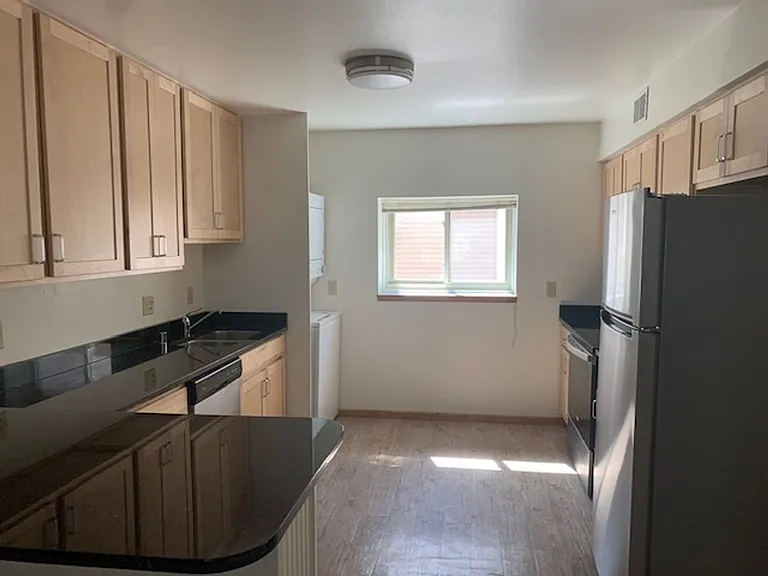415 N Henry St — Photo 6