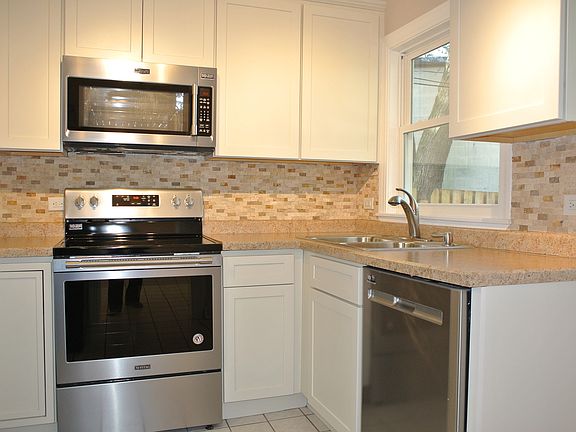 2nd image of 306 S Elmwood Ave