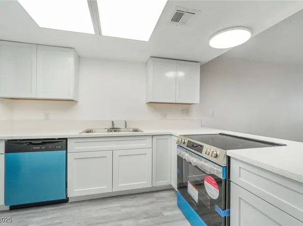 228 N Bruce St APT D, Las Vegas, NV 89101