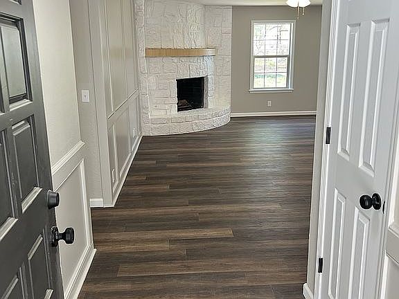 3rd image of 607 E Spring St