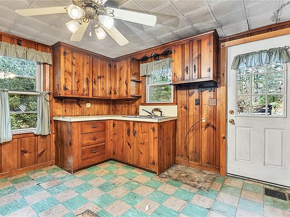 4th image of 119 Breakheart Hill Rd