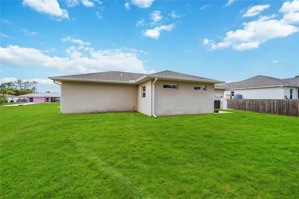 3 bed, 2.0 bath, 1413 sqft, $1,750 — Photo 2