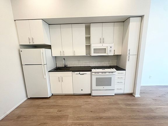 3rd image of 1213 N Alberta St #303