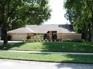 912 Lake Brooker Ct, Lutz, FL 33548