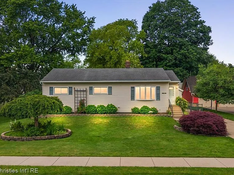 735 Novi St — Photo 42