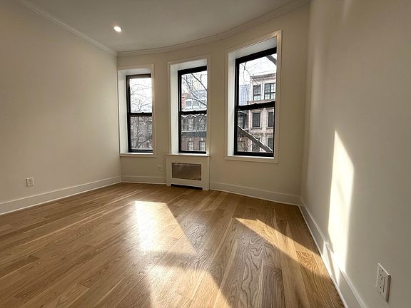 3rd image of 151 E 81st St #3R