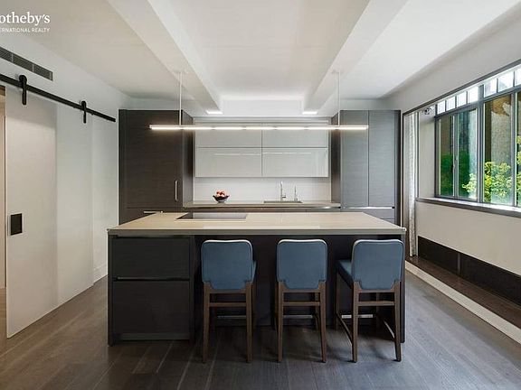 5th image of 1 W 67th St APT 410/411
