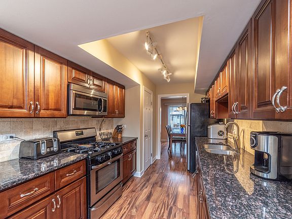 3rd image of 229 Willow Ln
