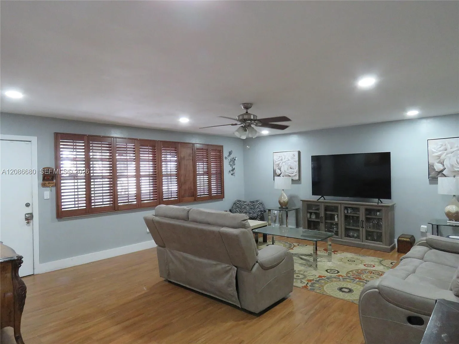 Sutton House Condo — Photo 1