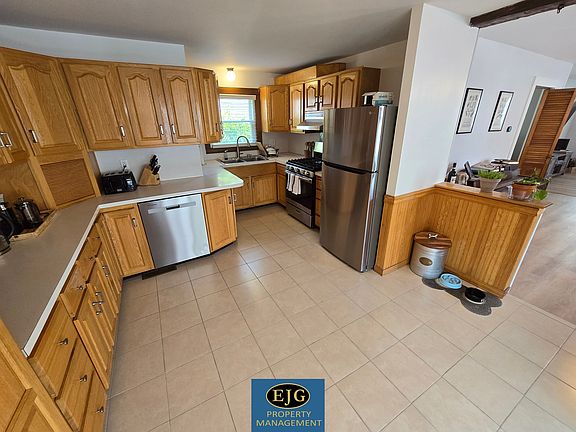 2nd image of 5 Linwood St #1