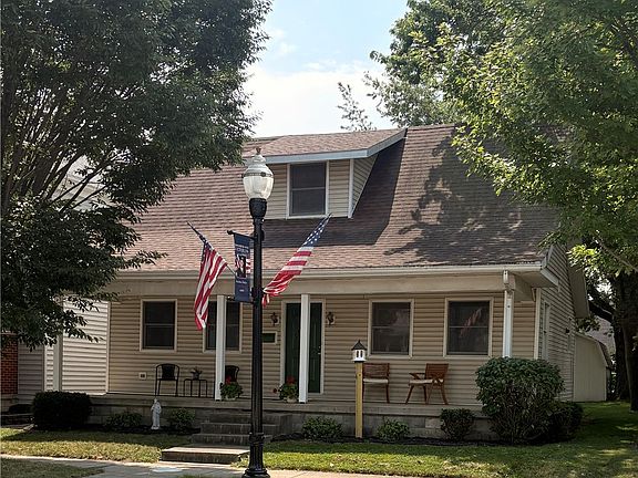 2nd image of 646 E Main St
