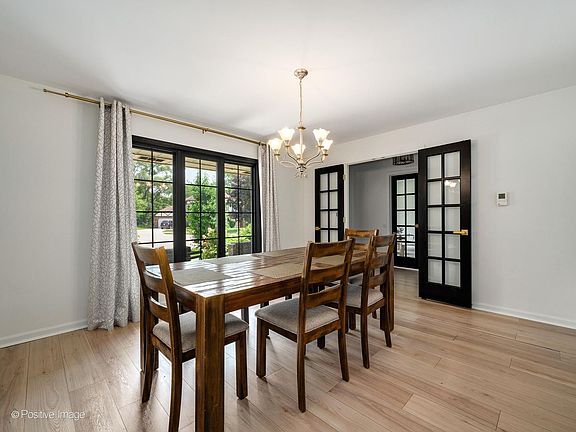 4th image of 809 Brook Ct