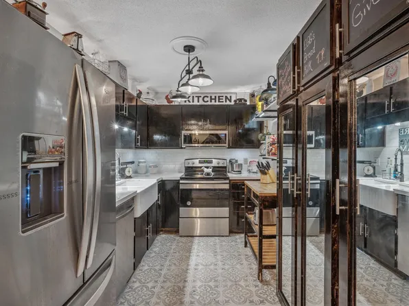 7600 157th St W APT 206, Apple Valley, MN 55124