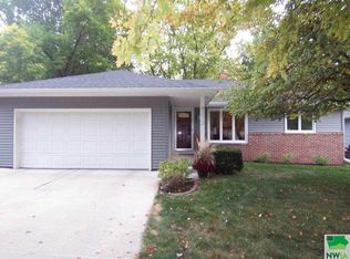 4212 Village Green Ct, Sioux City, IA 51106
