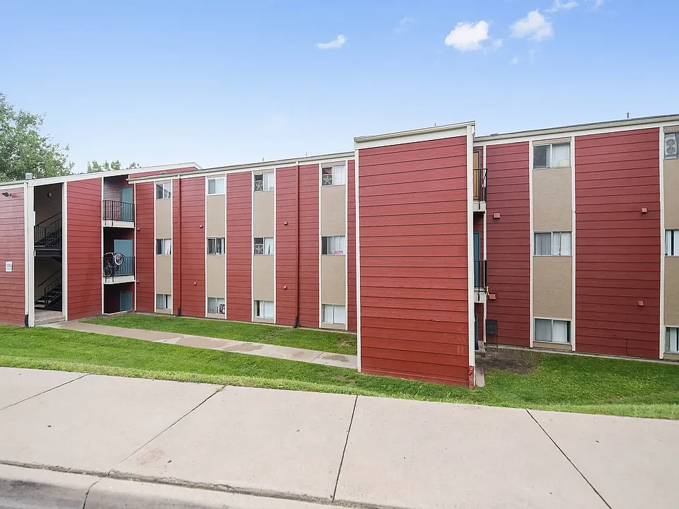 Brick exterior of Sunridge Apartment Homes in Englewood, CO, with on-site parking and easy access to South Broadway and downtown Denver.