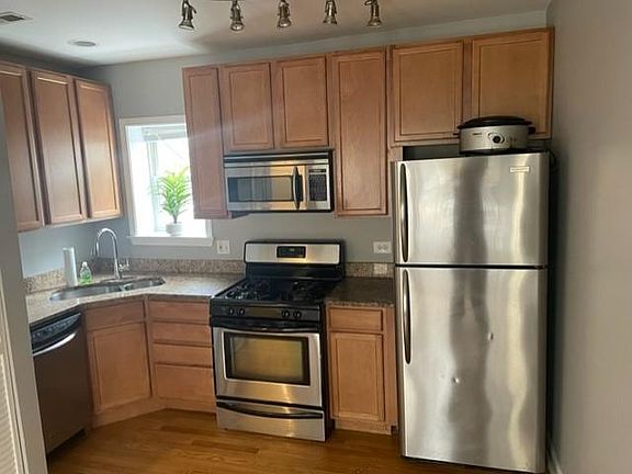 5th image of 6341 N Washtenaw Ave APT 2E