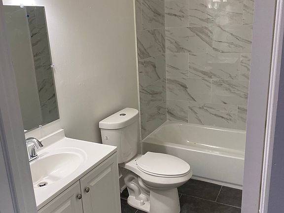 4th image of 455 Carlton Ave
