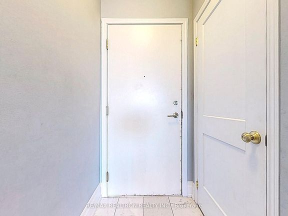 4th image of 61 Heintzman St #Penthouse 1610