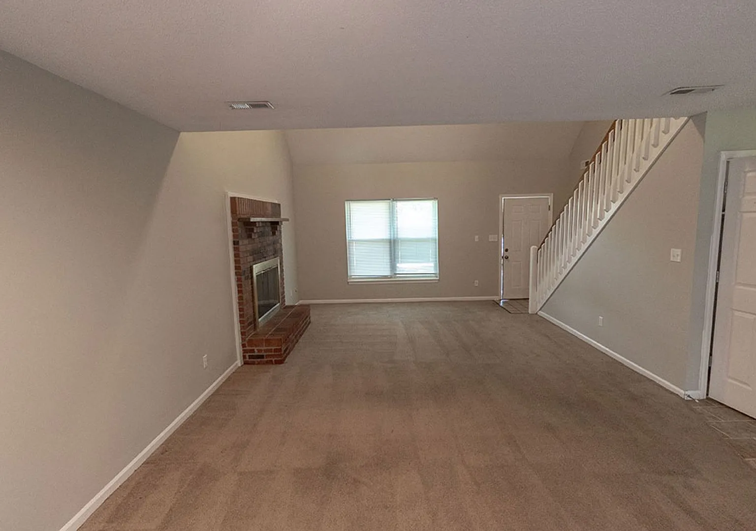Affordable 3 Bedroom Duplex — Photo 4