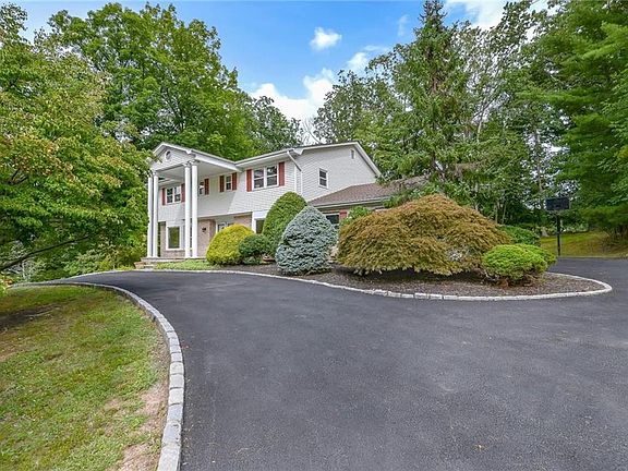 3rd image of 17 Windgate Dr