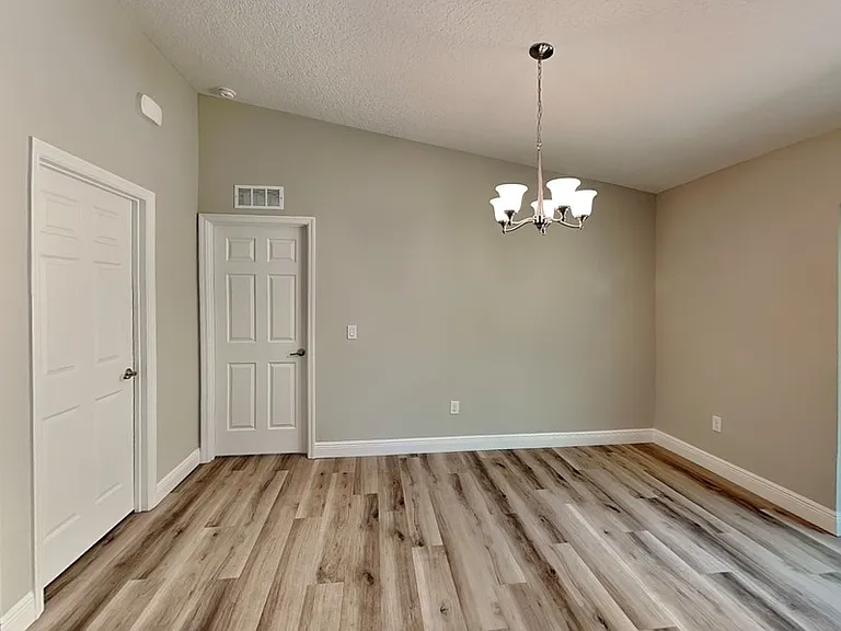 1866 W Hialeah Dr — Photo 5