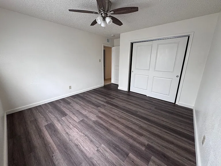407 W Tilden St — Photo 30