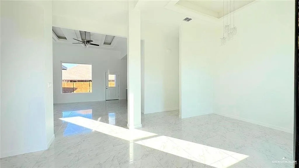 3 bed, 2.0 bath, 1634 sqft, $2,200 — Photo 3