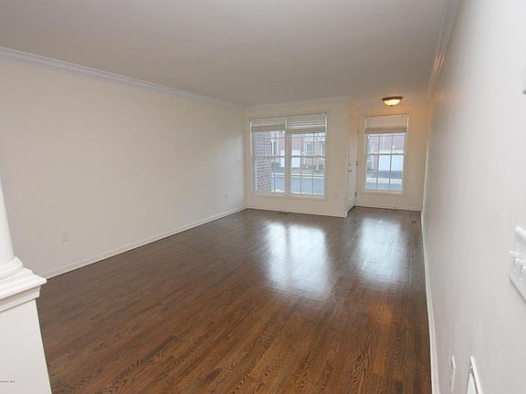 5th image of 77 Ironwood Ct