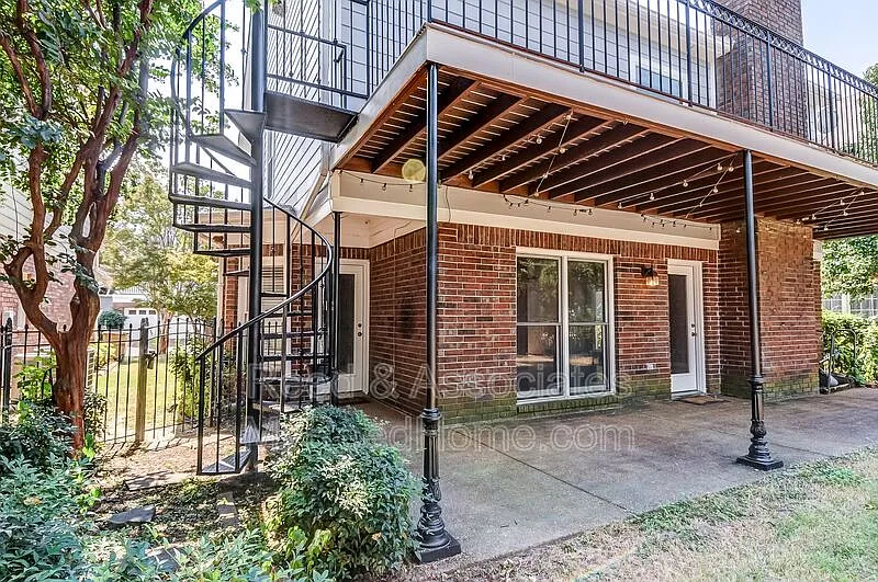 3 bed, 2.5 bath, 1890 sqft, $2,595 — Photo 3
