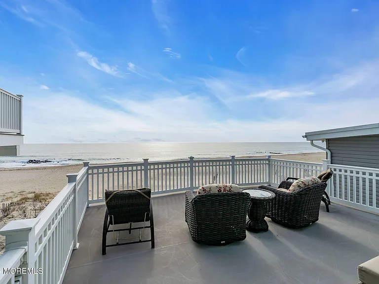 55 Beach Front — Photo 2