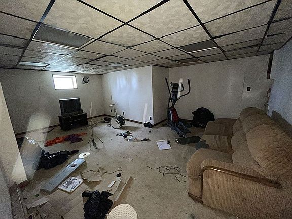 5th image of 2732 Daniels Ave