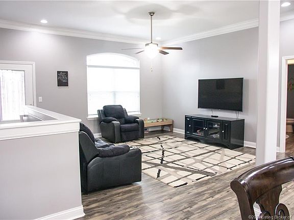 3rd image of 2734 Crescent Hill Dr NE