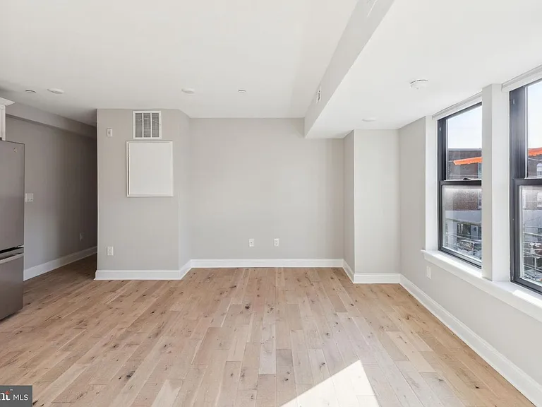 1164 S 18th St — Photo 10