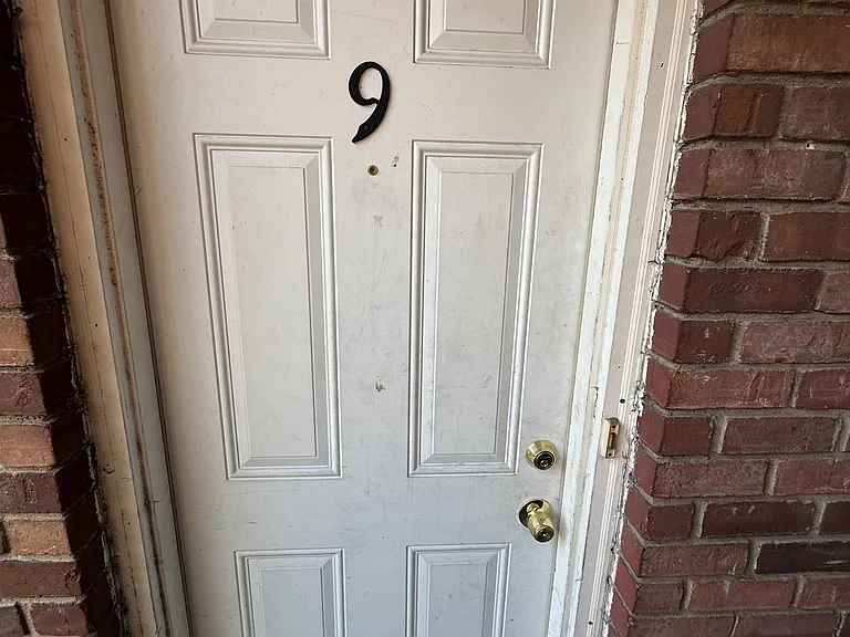 2220 Ticknor Dr #9 — Photo 3