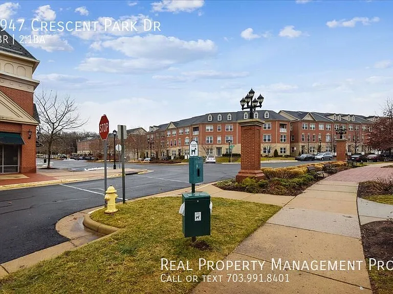 7947 Crescent Park Dr — Photo 38