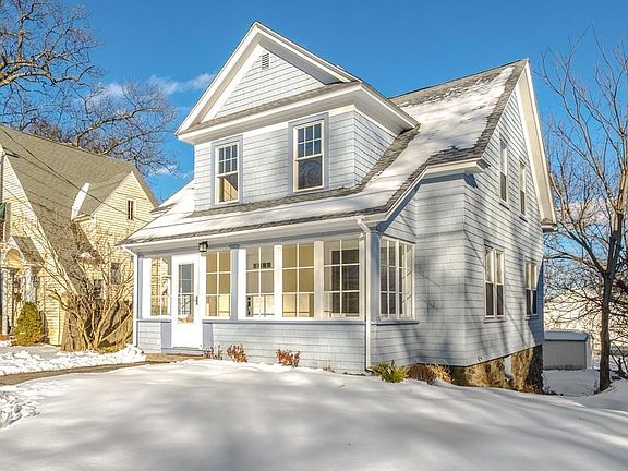 3rd image of 303 Lake Ave