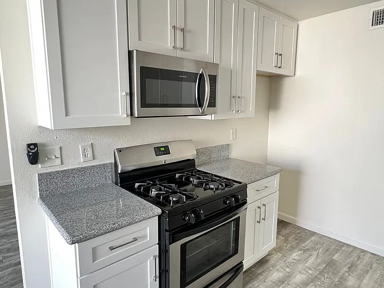 North Park Aparments — Photo 10