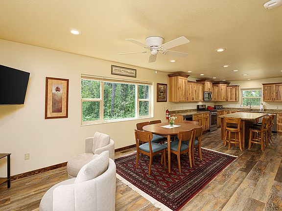 4th image of 102 Izaak Walton Inn Rd
