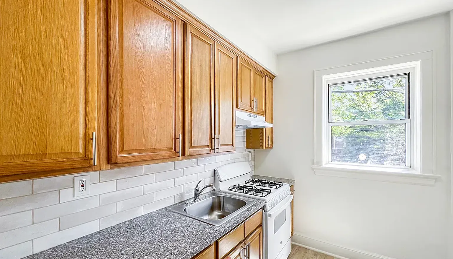 2 bed, 1000 sqft, $2,400 — Photo 1
