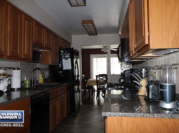 3rd image of 1425 Peachtree Ln