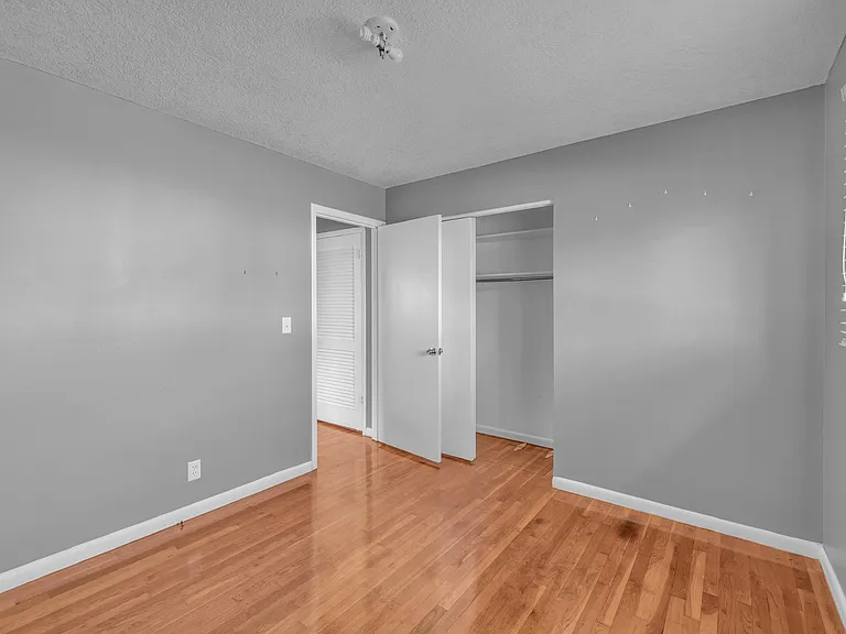 2423 S Wakefield Dr — Photo 7