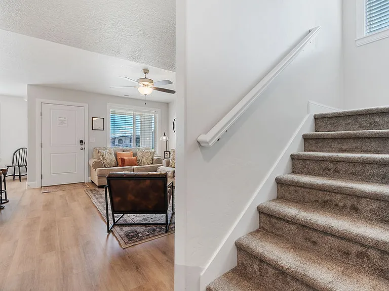 231 W Seasons Ln — Photo 13