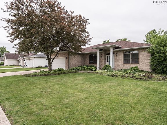 3rd image of 1081 Chovan Dr