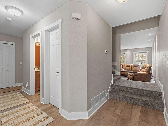 5th image of 936 Golden Way
