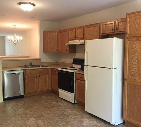 5th image of 617 Village Ln #1